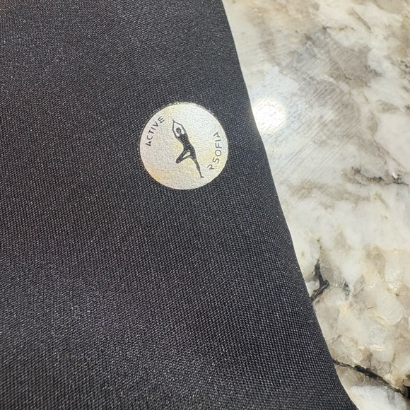 Black High-Waisted Leggings - Picture 2 of 6